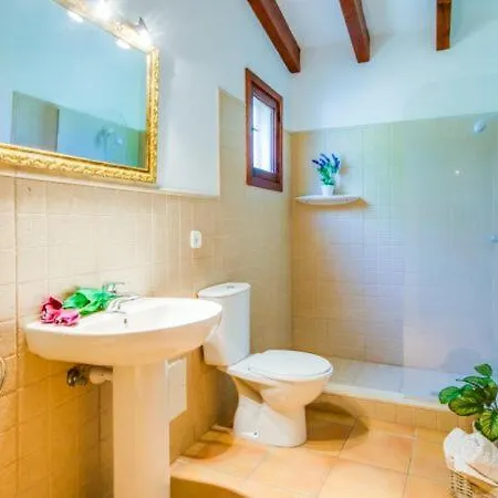Holiday Sleeps 12 With Pool Air Con And Wifi Holiday home